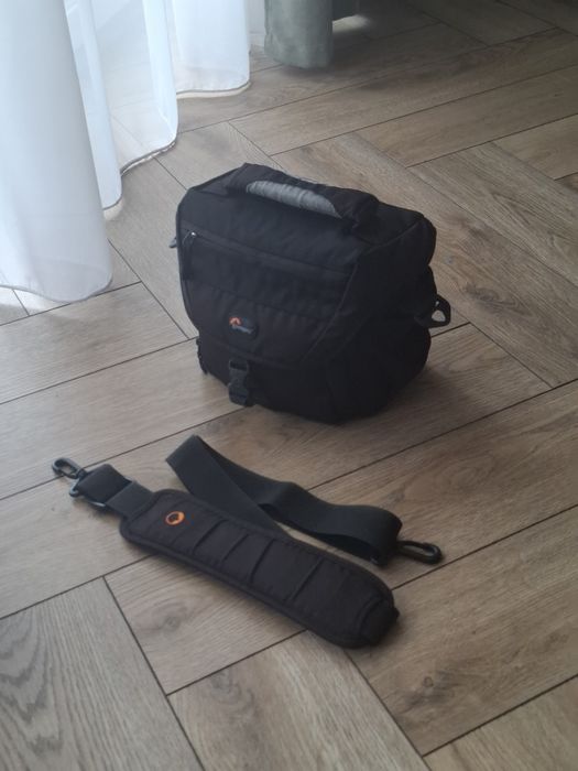 Geanta foto DSRL Lowepro Nova 160 AW
