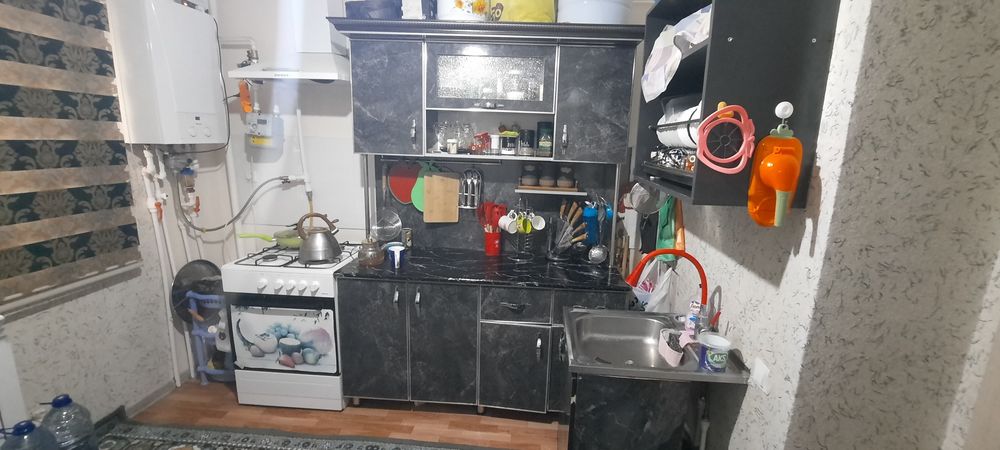 Квартира сотилади. 3 хонали 2-этаж.