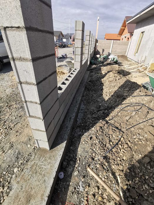 Gard plăci și stâlpi beton diferite modele și zidire gard BOLȚARI.