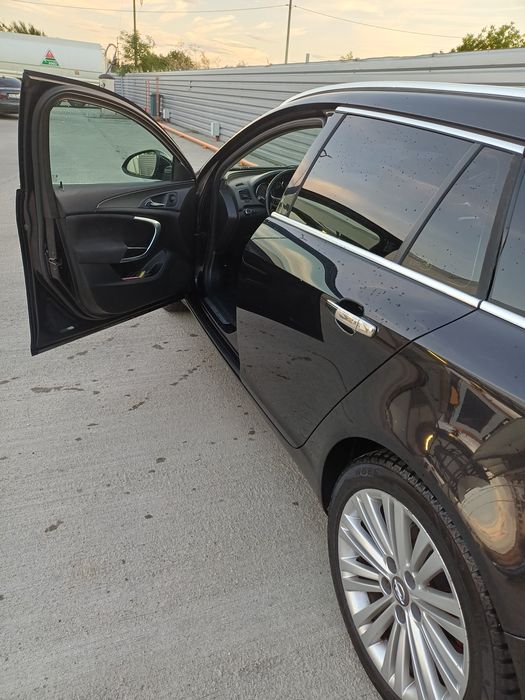 Vând Opel Insignia
