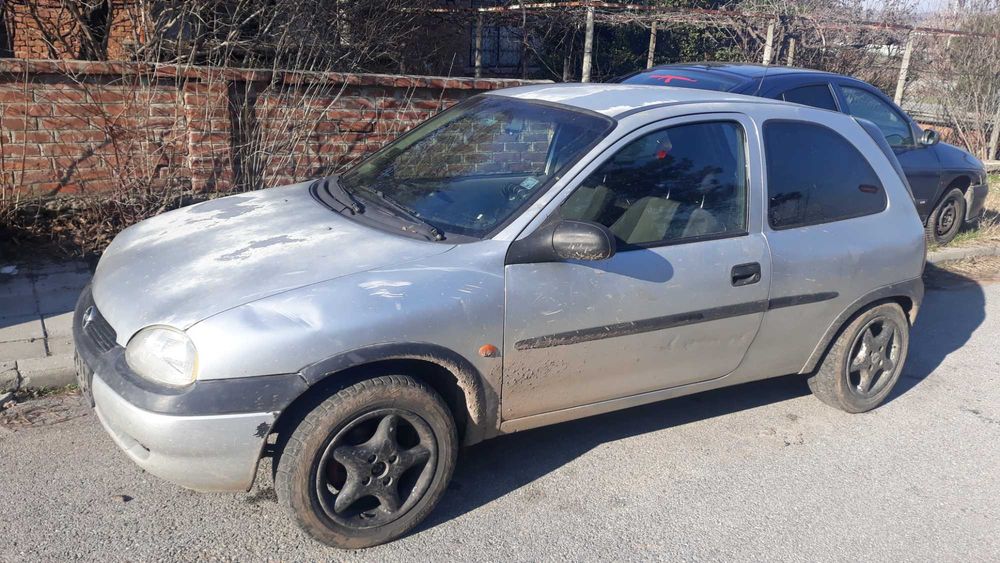 Опел  корса  б  1.0