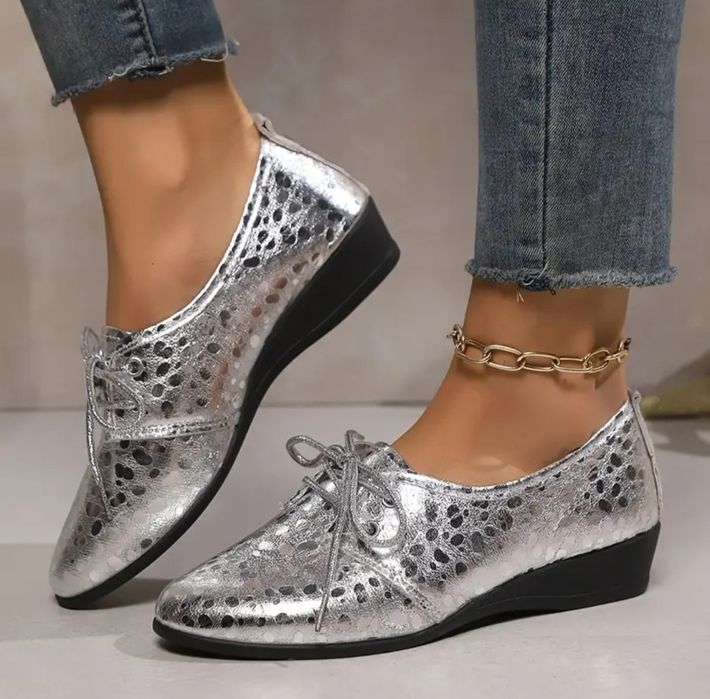 Златни и сребърни обувки