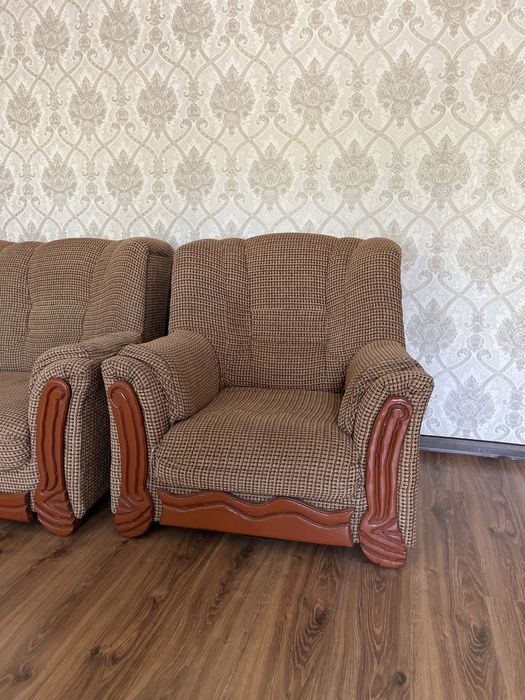 Диван очень срочно продам ремонд дома