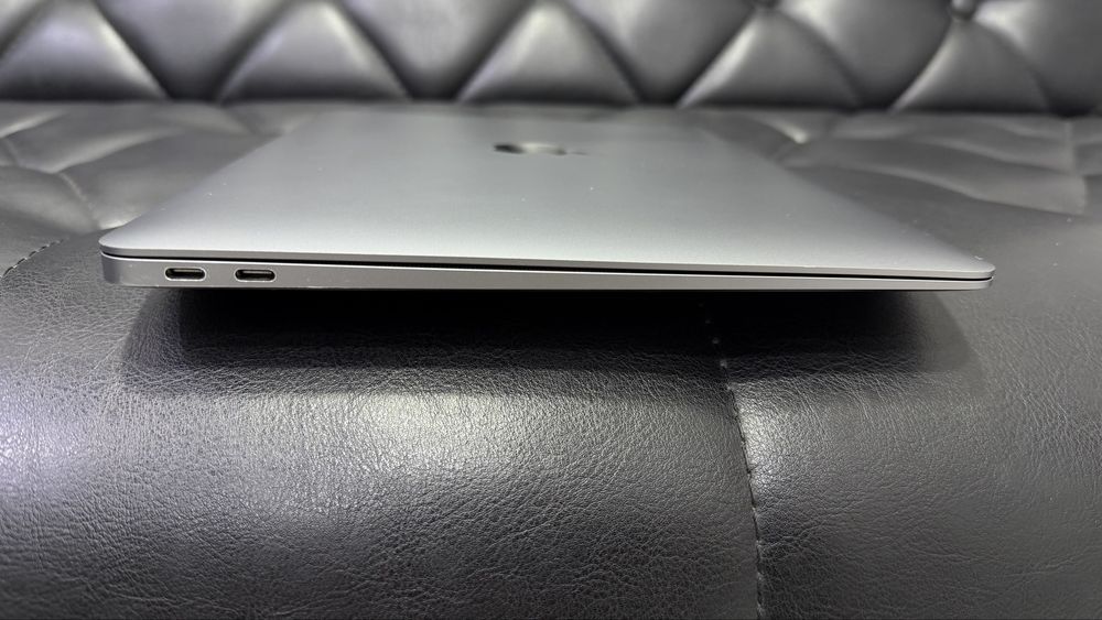 Apple MacBook Air M1 2020 года в среднем состояние  Американский