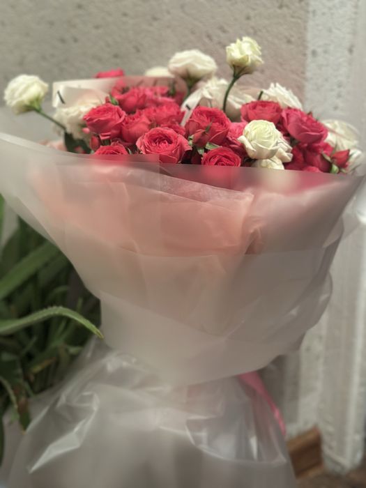 Продам букет свежих кустовых роз