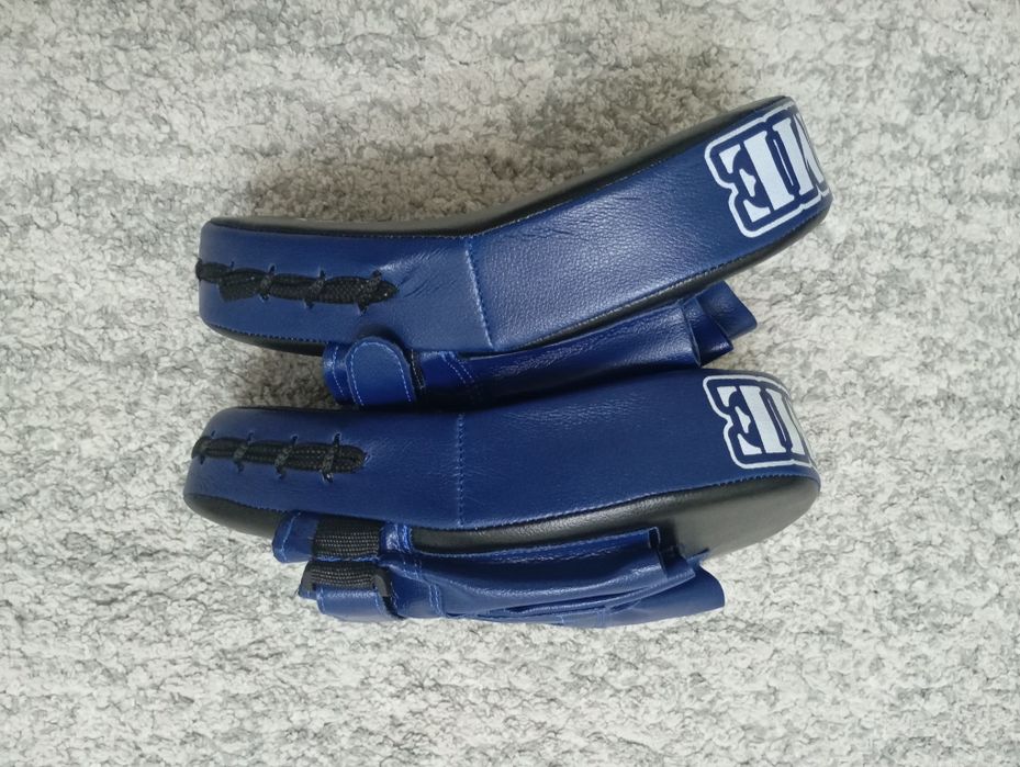 Продам боксёрские лапы Everlast
