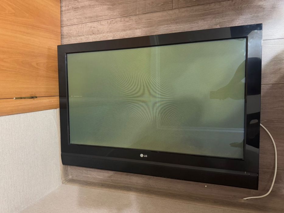 Телевизор LG 42 дюйма