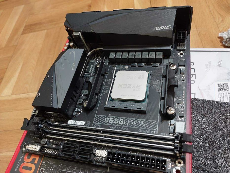 AMD Ryzen 5 5600GT + Gigabyte B550i Aorus Pro AX Wi-Fi