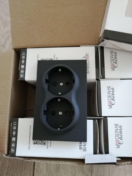 Розетки двойная рамки идут в комплекте новое