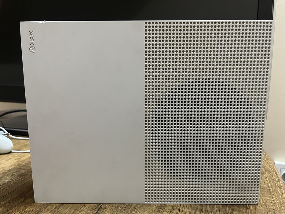 Продается Xbox one s