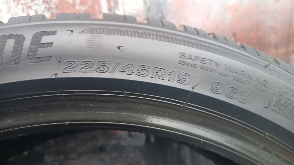 225/45/19 Bridgestone