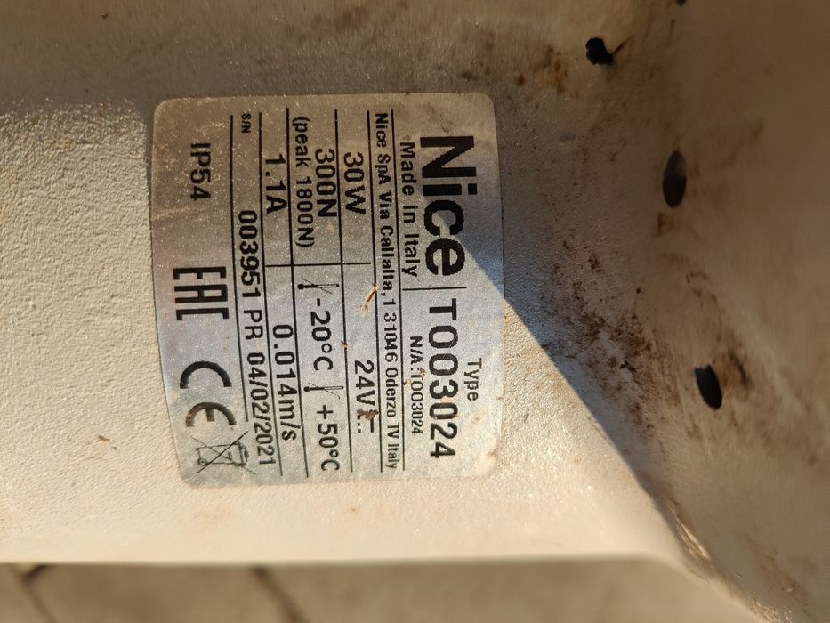 Vând automatizare de deschidere a porților batante