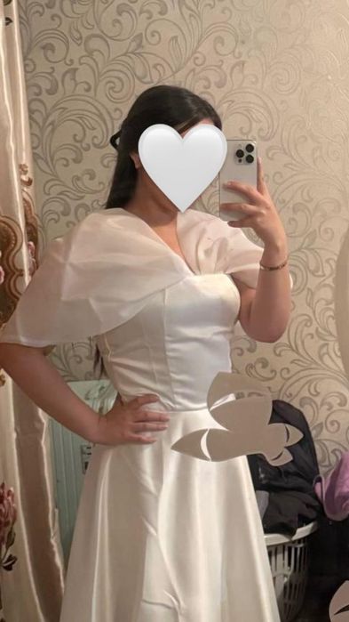 Продам красивое белое платье.