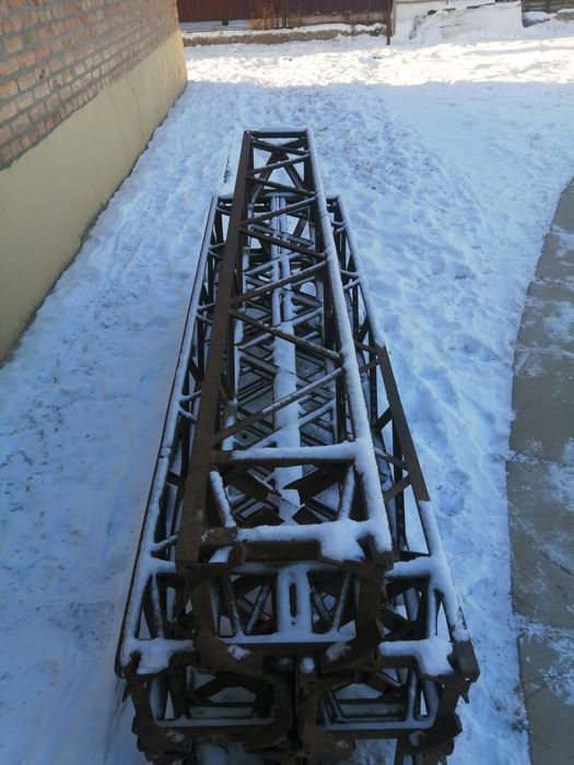 Вышка, антенна для  связи.