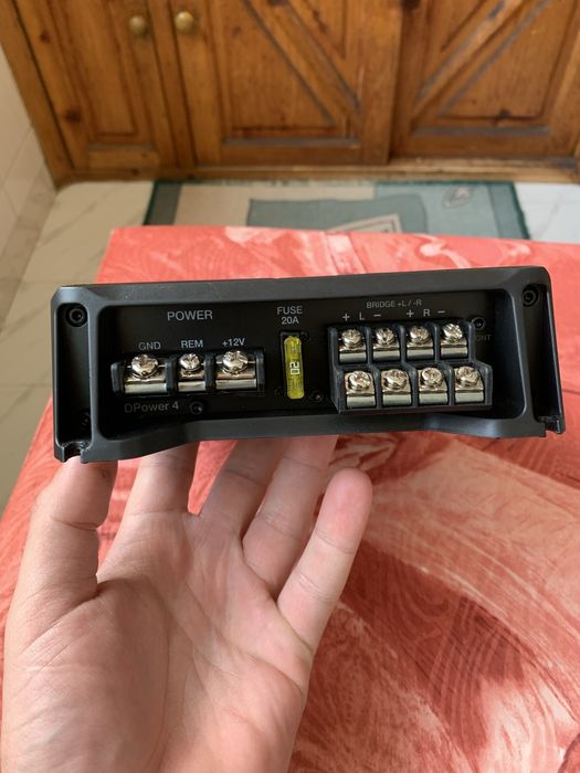 Авто усилвател Hertz