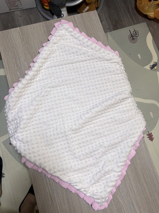 Лукс порт бебе - розов капитон с минки -75/75 см