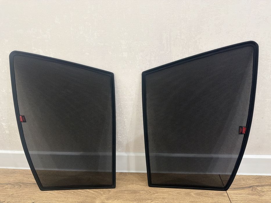 Шторка передних стекол тайота 45