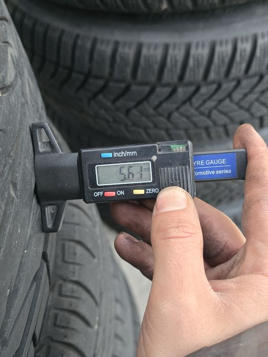 4 Броя 215/65/16 Bridgestone 2x5,6mm 2x5,2mm