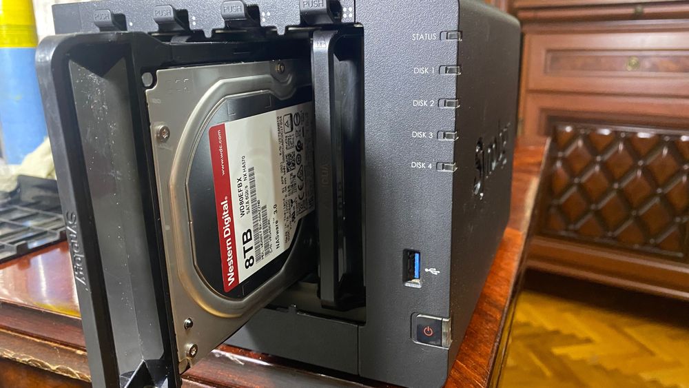 Сервер с базой 2 тыс. фильмов