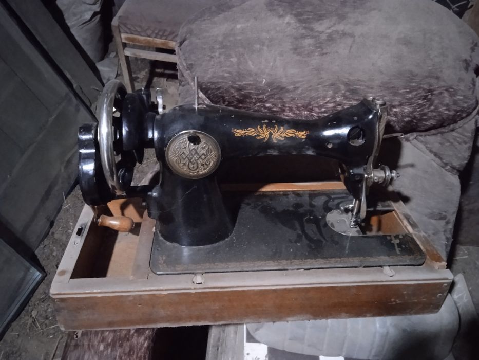 Продам швейную машинку