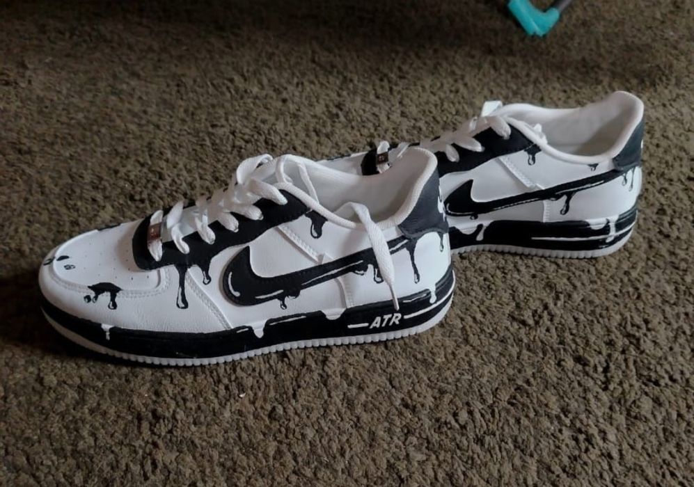 Ветровка и кроссовки