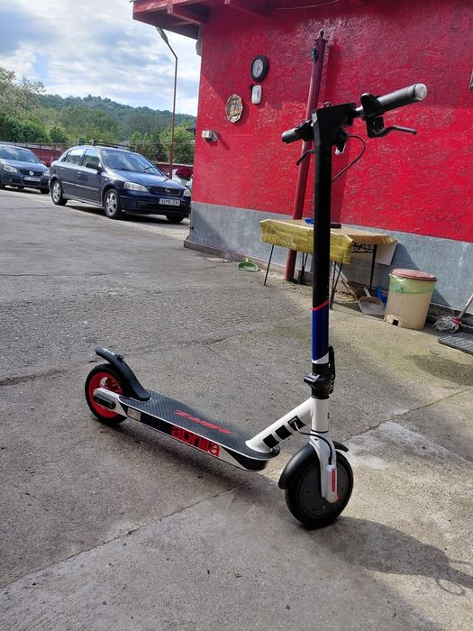 Vând trotineta Aprilia  fabricație 2025