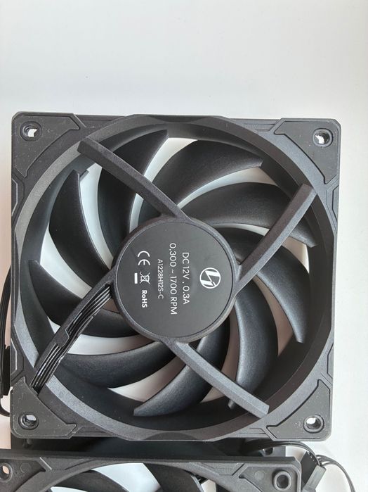 Комплект новых кулеров Lian Li