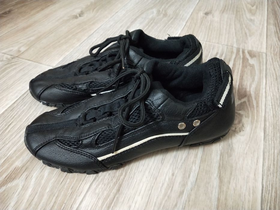 Стильные мужские кроссовки