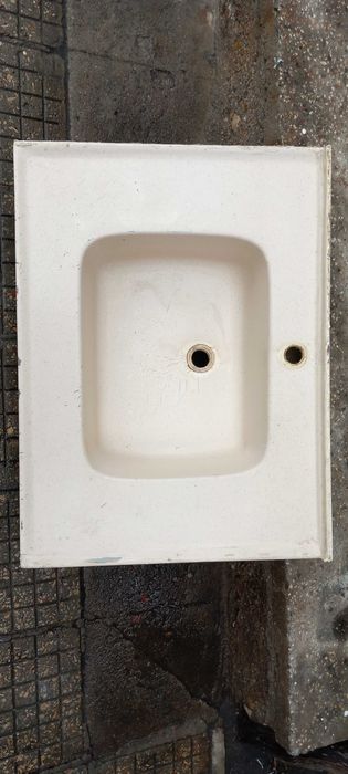 Продавам кухненска мивка 80мм×60мм бежов гранит.