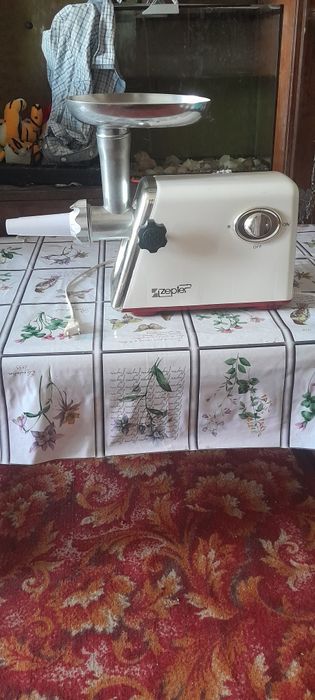 Электромясорубка в отличном состоянии