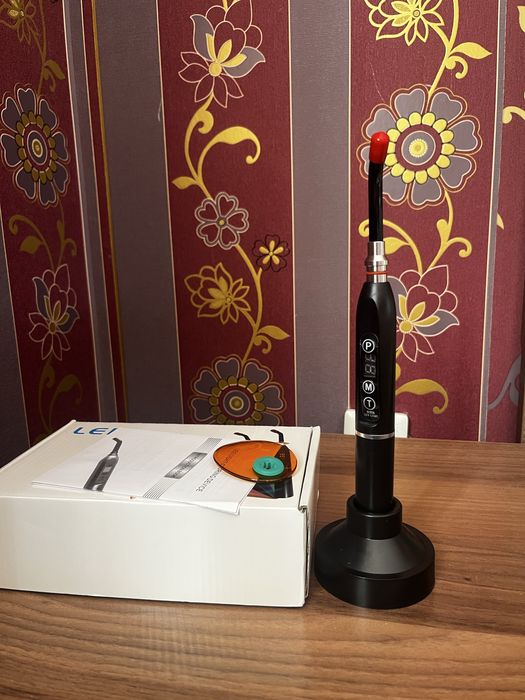 Стоматологический наконечник и лампы