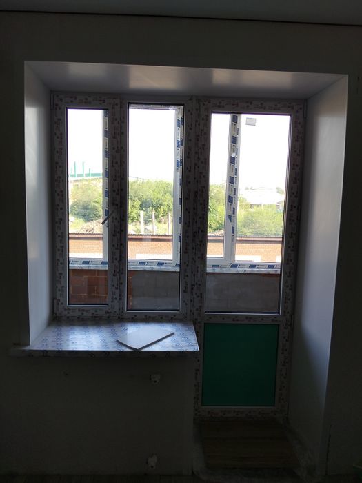 Укладка ламината, пластиковый откос
