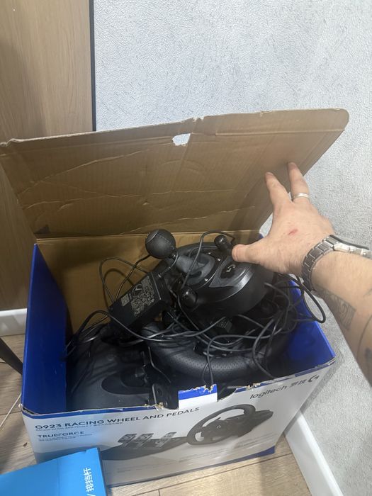 Logitech G923 TRUEFORCE руль + педали + коробка передач
