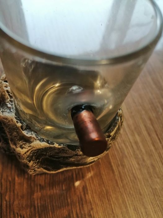 Продам рюмка череп пуля.