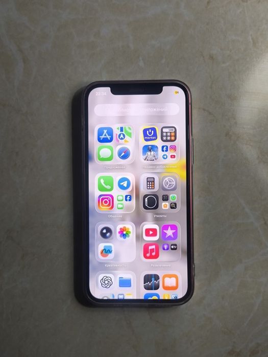 Iphone 12.  64/87  radnoy ochilmagan