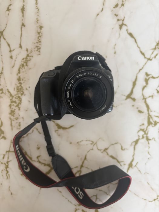 Камера Canon EOS1300D