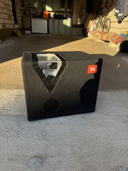Срочно продам сабуфер JBL 2000w