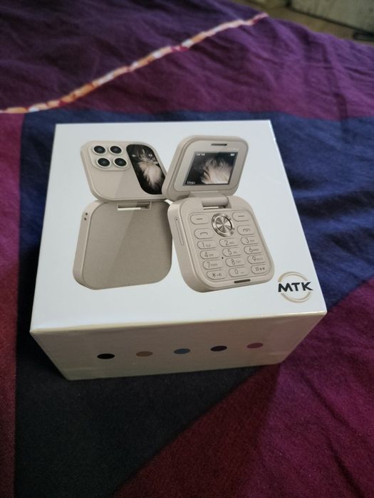 Ново!!! Телефон с капаче