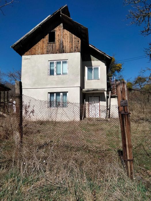 Vând Casă Feleacu (jud. Cluj) 150 mp + 3000 mp teren // 475. 000 EUR