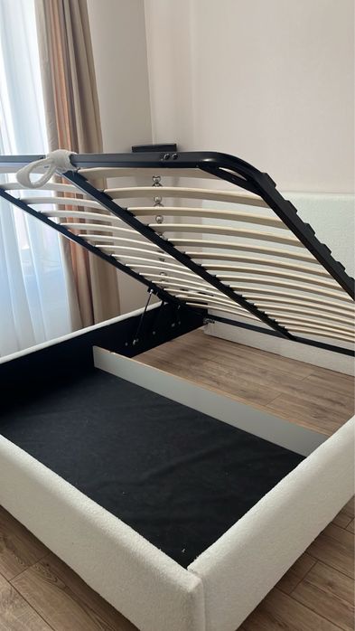 Кровать новая без матраса