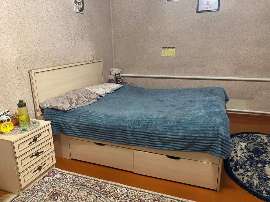 Продам спальный гарнитур