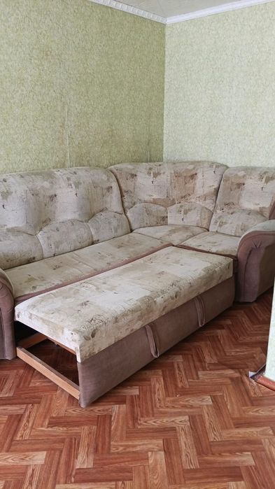 Отдам даром диван с креслом