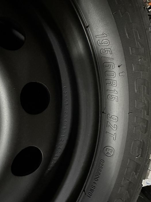 Продам зимню шину с диски размер 195/60/R15