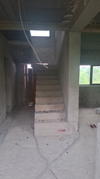 Casa de vanzare la rosu