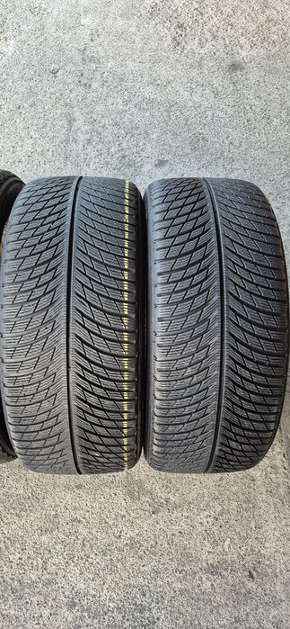 4 anvelope iarna ca si noi Michelin 255/40/21.Pretul este pe bucata.