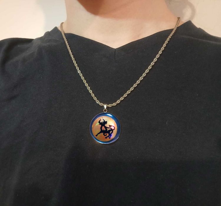 Pandantiv Zodia Taur stil egiptean – (Efect Perlat/Sidefat)