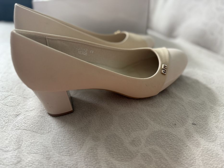 Бежеви обувке на ток