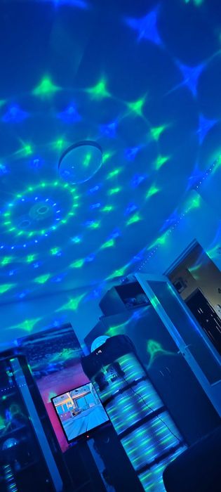 Vând boxa portabil cu roți foarte înalta 1200 lei