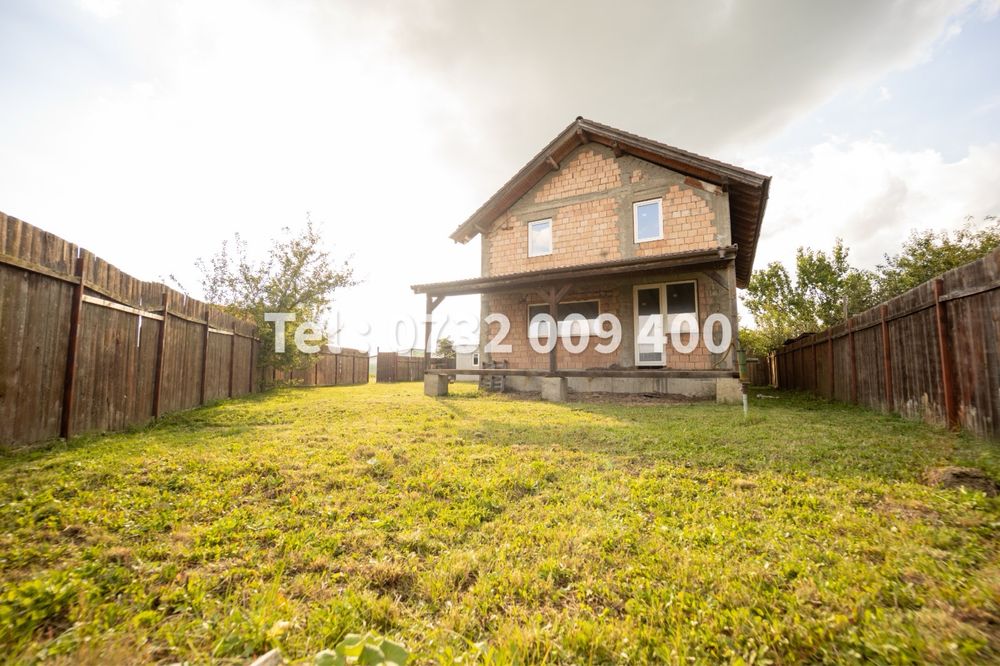 Casa la roșu P+M 219mp + Anexa , Teren 475 mp , Deschidere 40 m, Brașov , Comuna Halchiu