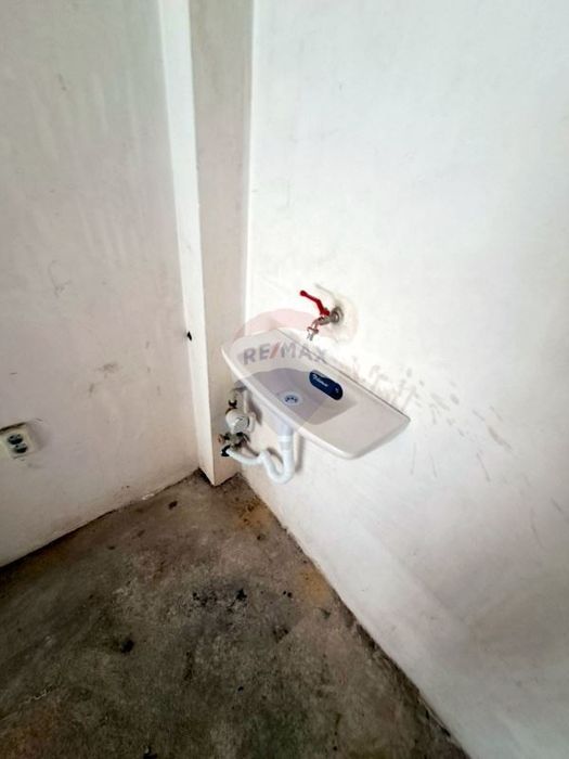 Дава се под наем Гараж / Паркомясто в Варна, Колхозен пазар - 18 кв.м за 204 € - Снимка #4